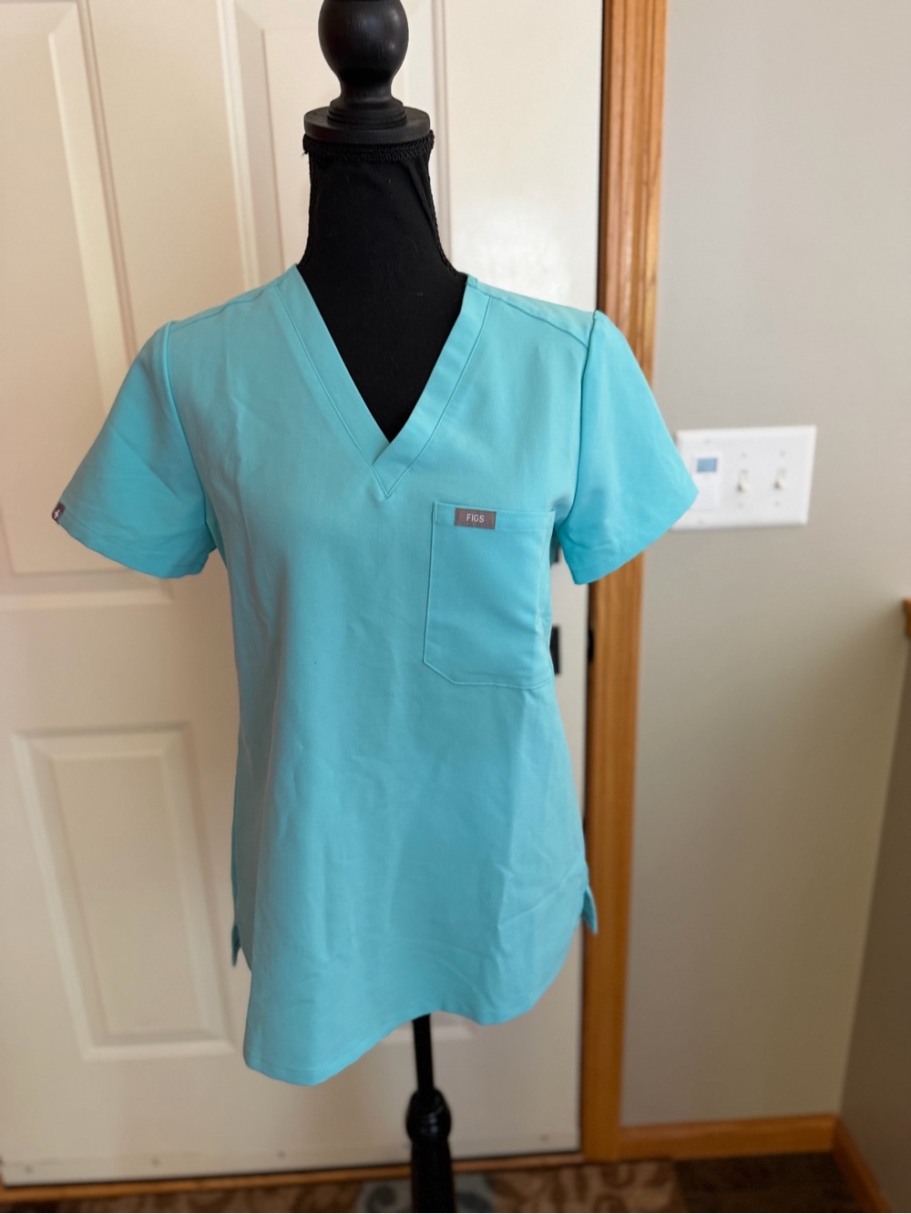 Figs technical v neck FW1000 Catarina scrub top limited edition neon blue  XS/P